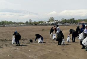 پاکسازی بخشی از ساحل دریای خزر