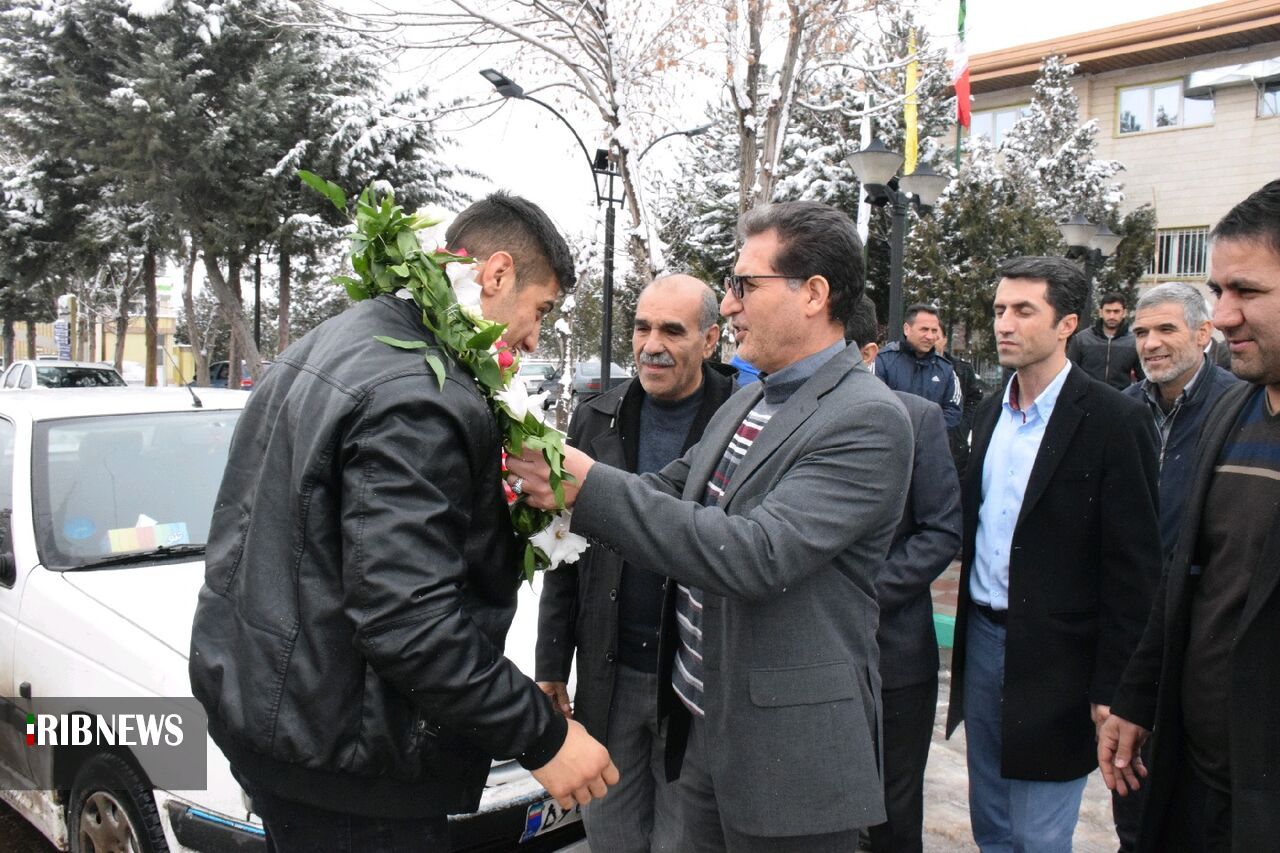 بازگشت بوکسور زنجانی با نشان نقره بین المللی بازگشت بوکسور زنجانی با نشان نقره بین المللی
