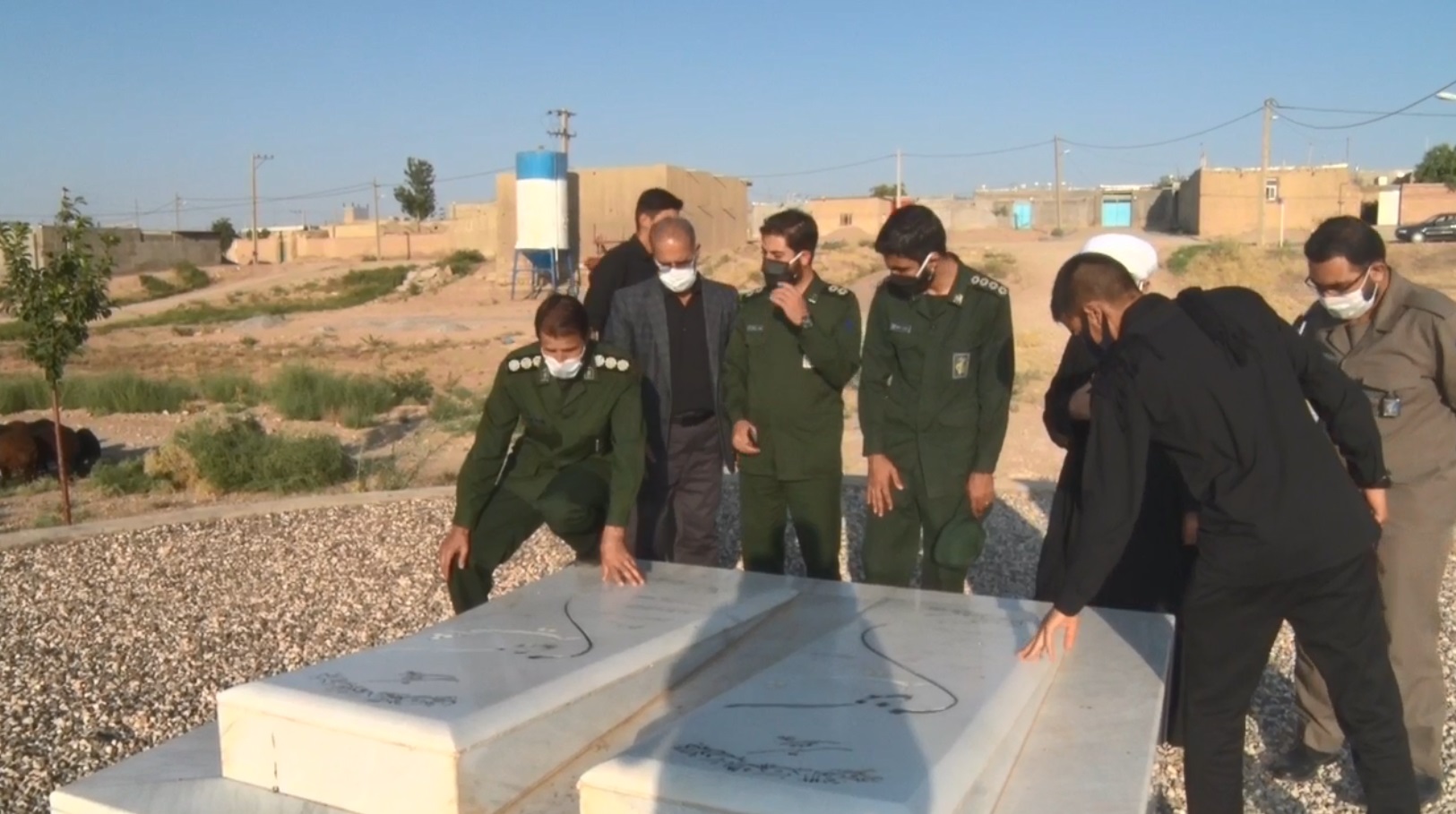 چهل سالگی دفاع مقدس در فراهان با غبارروبی مزار شهدا گرامیداشته شد چهل سالگی دفاع مقدس در فراهان با غبارروبی مزار شهدا گرامیداشته شد