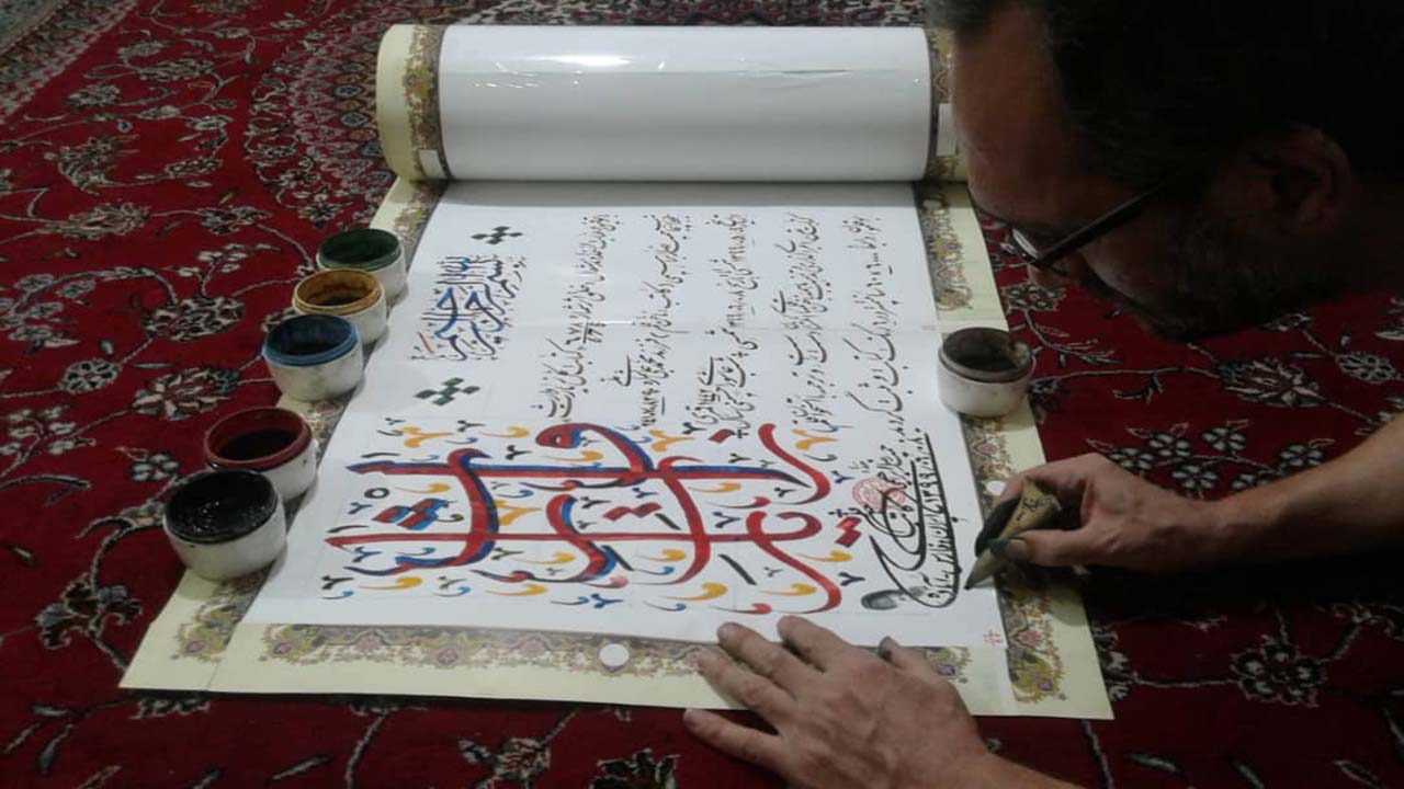 کتابت &laquo;زیارت وارث&raquo; با ناخن