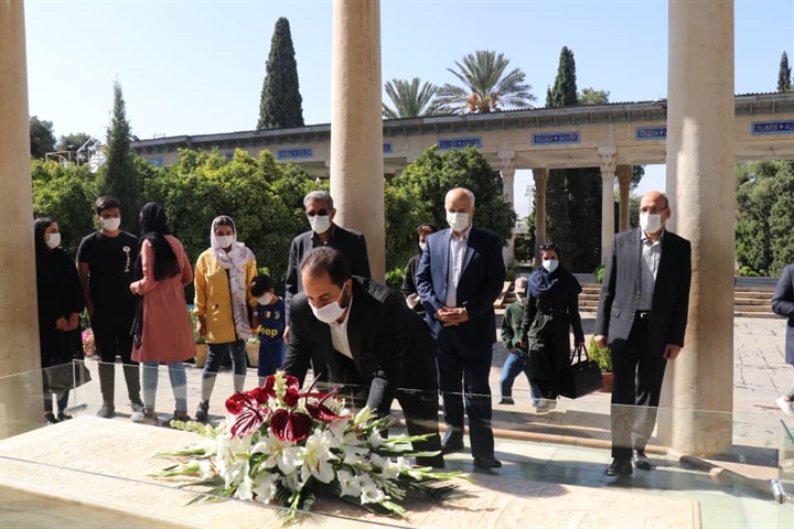 گلباران آرامگاه لسان الغیب، حافظ شیرازی