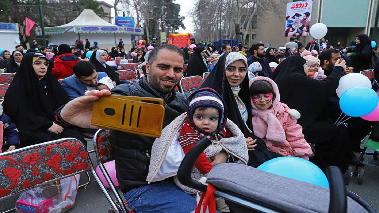 * جشنواره تکریم دانشجویان مادر در دانشگاه تهران