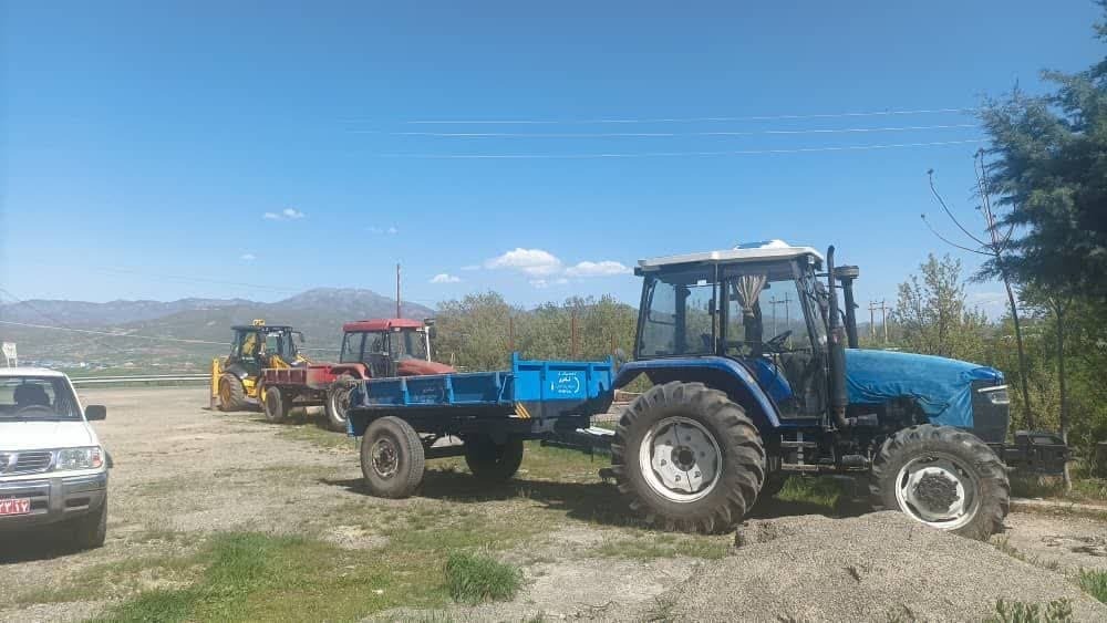 در راستای حفظ اراضی ملی ۳ دستگاه خودرو سنگین به پارکینگ منتقل شدند