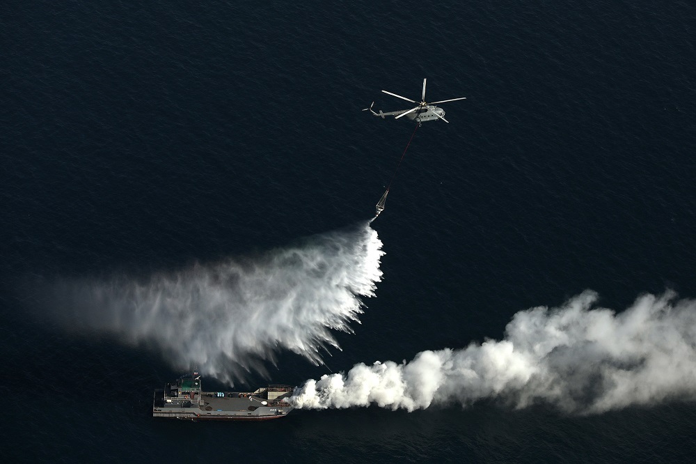 **** موفقیت تیمهای امدادی ایران، چین و روسیه در عملیات اطفای حریق **** موفقیت تیمهای امدادی ایران، چین و روسیه در عملیات اطفای حریق