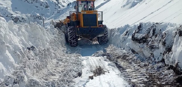 بازگشایی ۲۶۱محور روستای درگیر برف در آذربایجان غربی