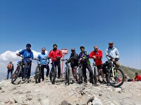 رکاب زنی ۲۸.۵ کیلومتری ۷ دوچرخه سوار تکابی و صعود به قله بلقیس این شهرستان 