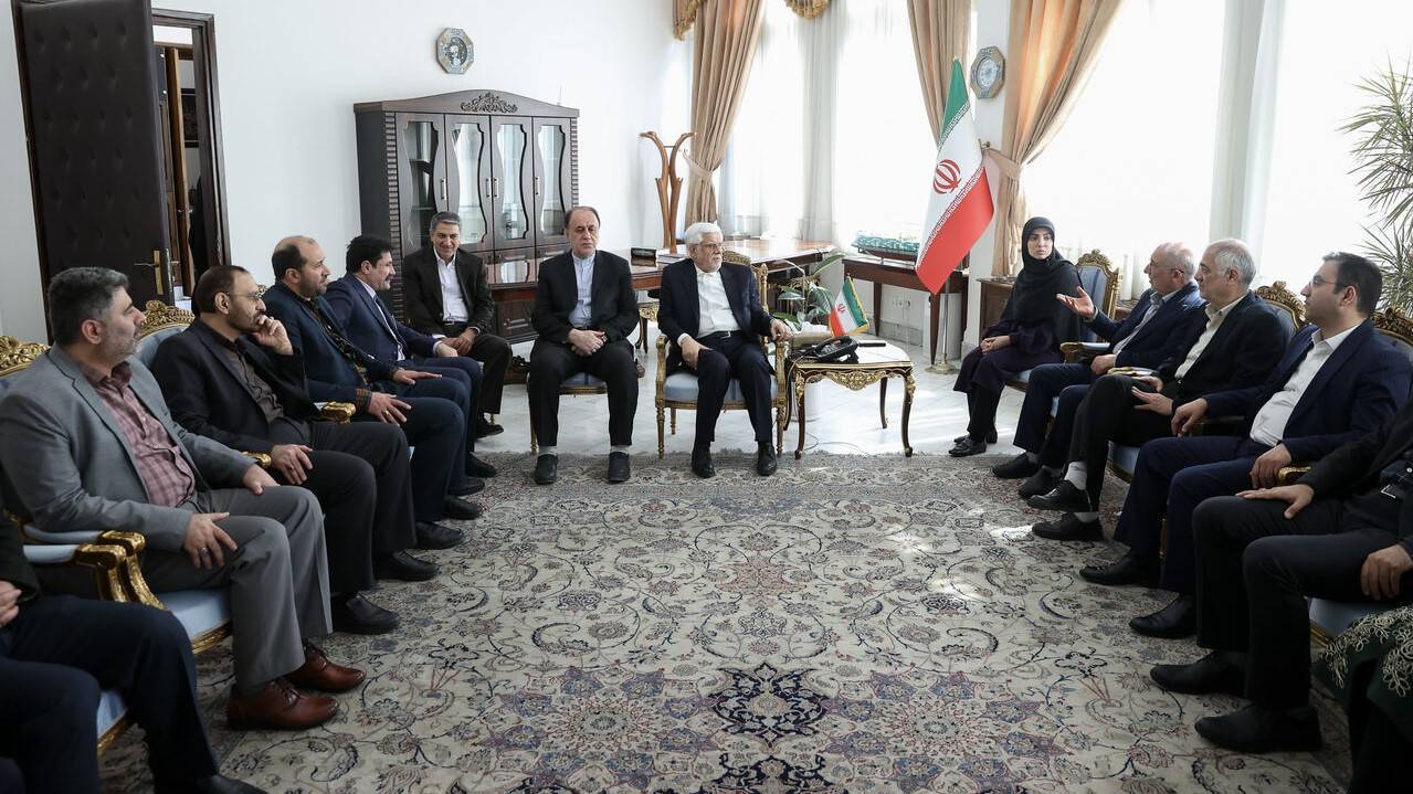 عارف: جذب سرمایه داخلی و خارجی اولویت دولت در سال جاری است عارف: جذب سرمایه داخلی و خارجی اولویت دولت در سال جاری است