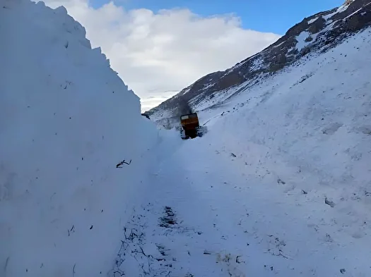 جاده دامغان  به گلوگاه مسدود شد