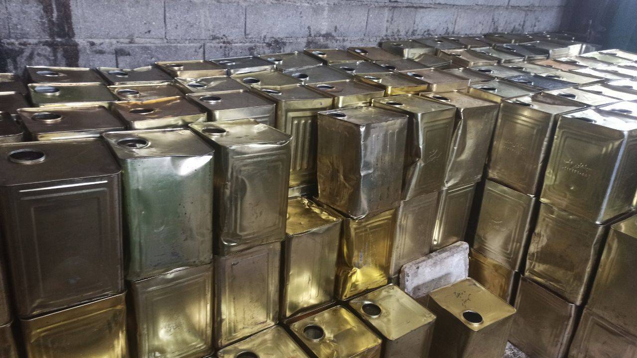 شناسایی کارگاه تولید عسل قلابی توسط دریابانان بندرانزلی شناسایی کارگاه تولید عسل قلابی توسط دریابانان بندرانزلی