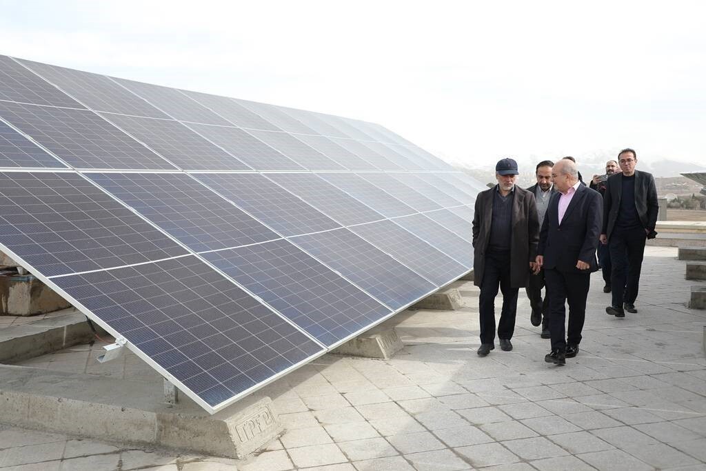 نیروگاه خورشیدی ۱۱۰ کیلوواتی تمام‌ایرانی در منطقه نوآوری ایران افتتاح شد