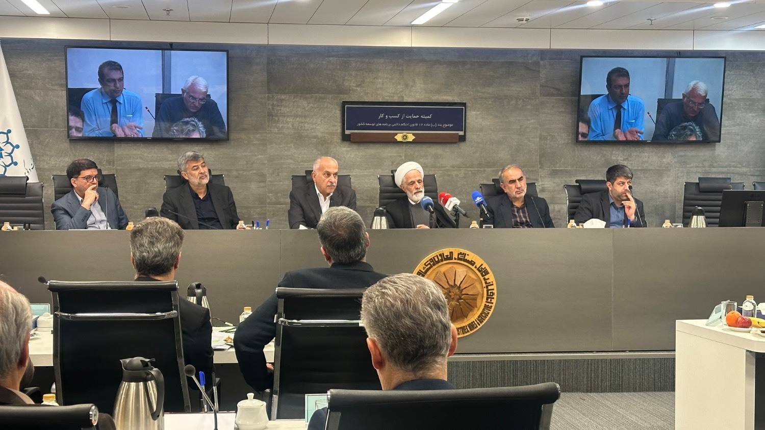 یکصد و دومین نشست کمیته حمایت از کسبوکار برگزار شد. یکصد و دومین نشست کمیته حمایت از کسبوکار برگزار شد.