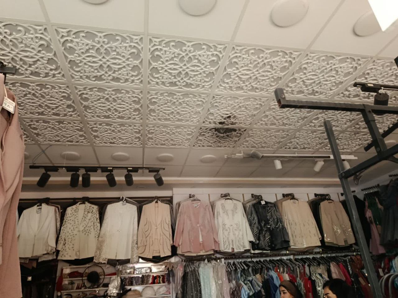 مهار آتش سوزی در پاساژ امیر رشت