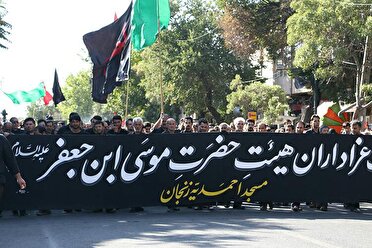 آغاز حرکت دسته عزاداری مسجد احمدیه زنجان در عصر تاسوعا