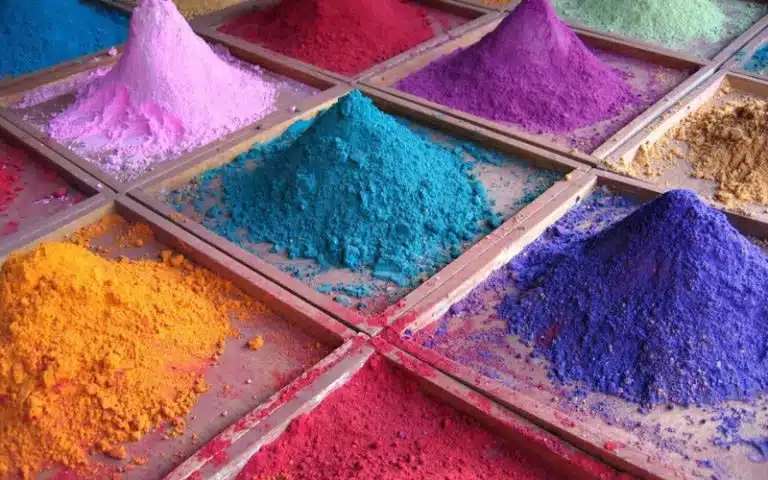 تولید انحصاری رنگ های طبیعی خوراکی در شرکتی دانش بنیان
