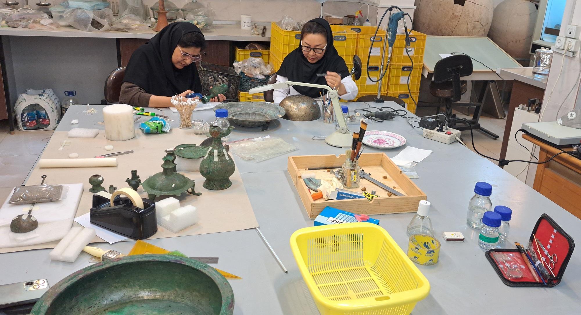 مرمت و حفاظت ۱۰ قلم شیء فلزی تاریخی در موزه عمارت مفخم بجنورد مرمت و حفاظت ۱۰ قلم شیء فلزی تاریخی در موزه عمارت مفخم بجنورد