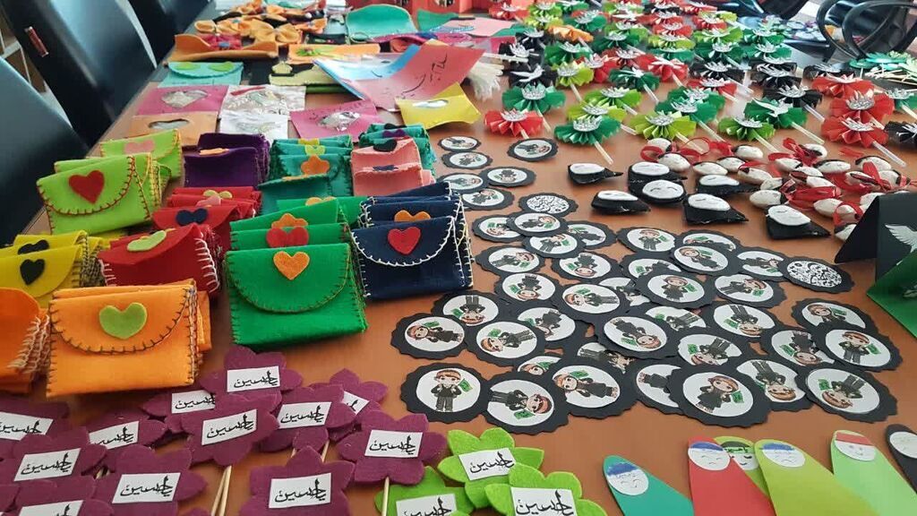 هدیه خوبان؛ دست‌سازه‌های محبت‌آمیز کودکان به زائران اربعین