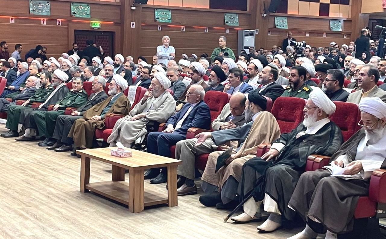 باید از زیست بوم فضای مجازی برای ترویج فرهنگ نماز استفاده شود