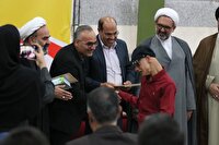 از هنرمند توان‌خواه مهریزی برگزیده جشنواره تئاتر مریوان تجلیل شد