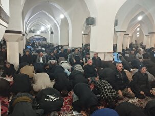 سجده شکر نمازگزاران بوکانی به‌پاس نعمت باران