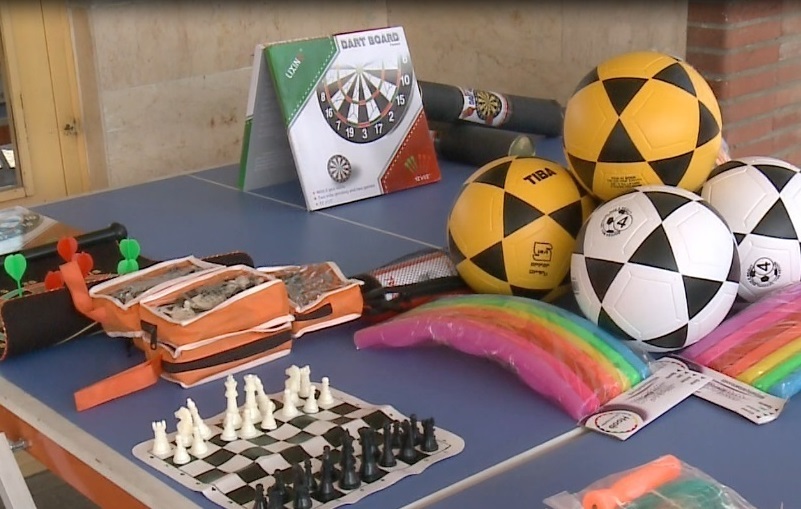 توزیع اقلام ورزشی در مدارس بردسکن