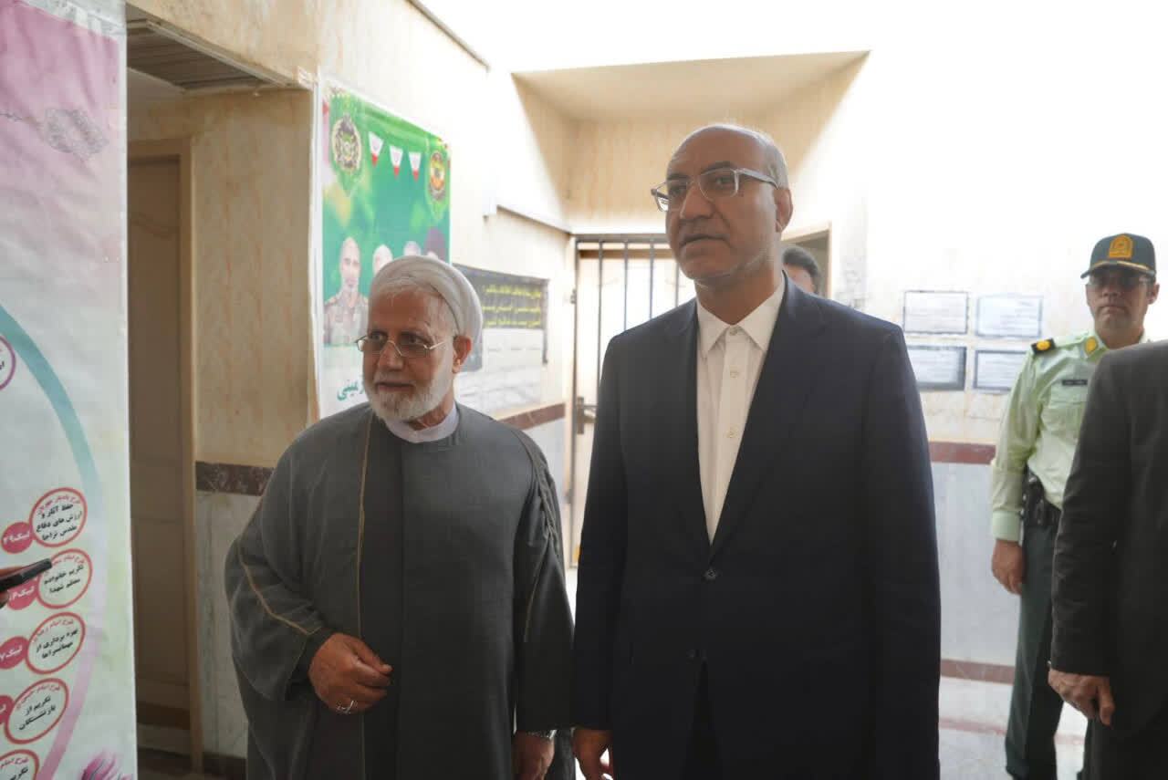 بازدید استاندار کرمانشاه و اعضاء کمیسیون امنیت ملی مجلس از نفت‌شهر