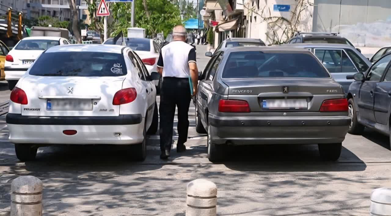 تشدید برخورد پلیس راهور گیلان با پارک خودروها در پیادهراهها تشدید برخورد پلیس راهور گیلان با پارک خودروها در پیادهراهها