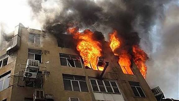 آتش سوزی در یک واحد مسکونی یک مصدوم بر جای گذاشت