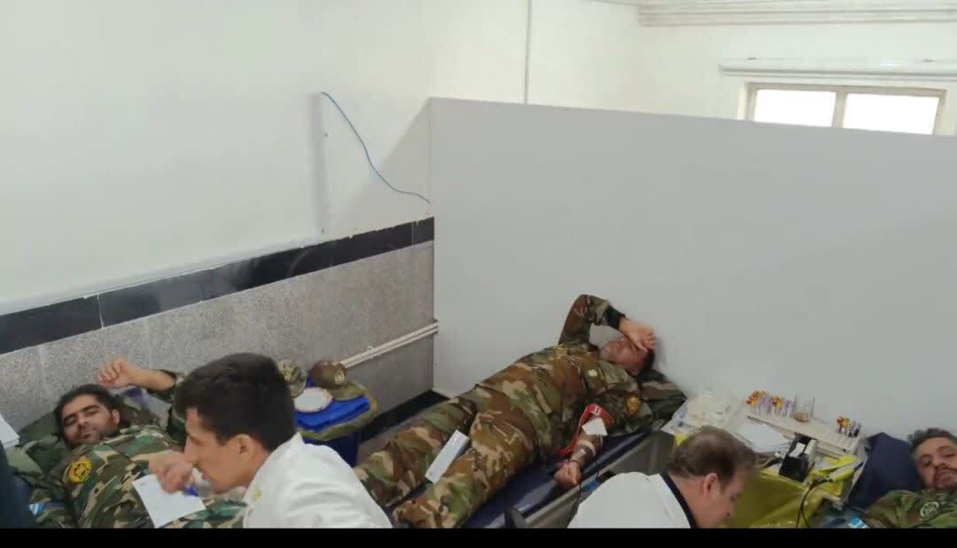 اهدای خون؛ حرکت خداپسندانه کارکنان تیپ ۲۶۴ متحرک هجومی ارتش