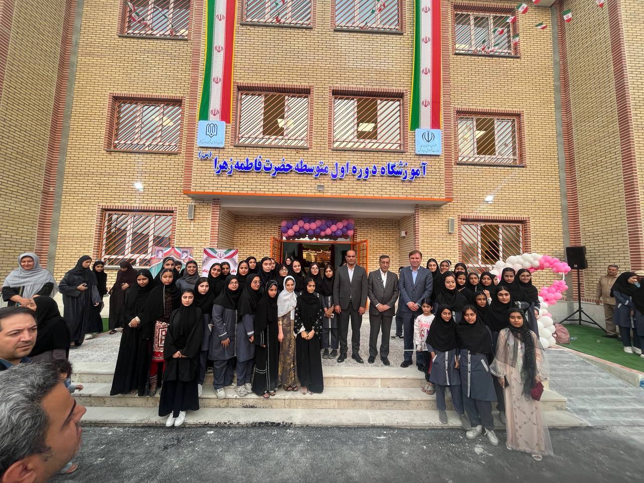 افتتاح مدرسه ۱۲ کلاسه با حضور معاون اجرایی رئیسجمهور افتتاح مدرسه ۱۲ کلاسه با حضور معاون اجرایی رئیسجمهور