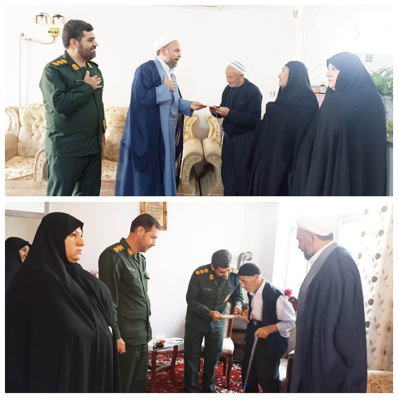 تکریم خانواده شهیدان محمد علیزاده و سلیمان برنا در نقده تکریم خانواده شهیدان محمد علیزاده و سلیمان برنا در نقده