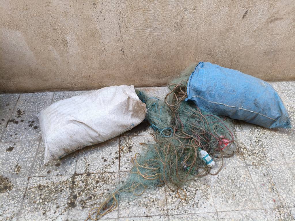 کشف و جمعآوری تور دام ماهیگیری غیرمجاز در پیرانشهر کشف و جمعآوری تور دام ماهیگیری غیرمجاز در پیرانشهر