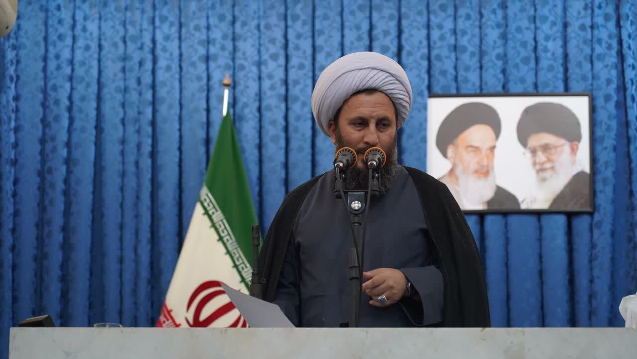 تاکید امام جمعه خوی بر عزت ملی اقتدار نظامی و پیشرفت علمی ایران
