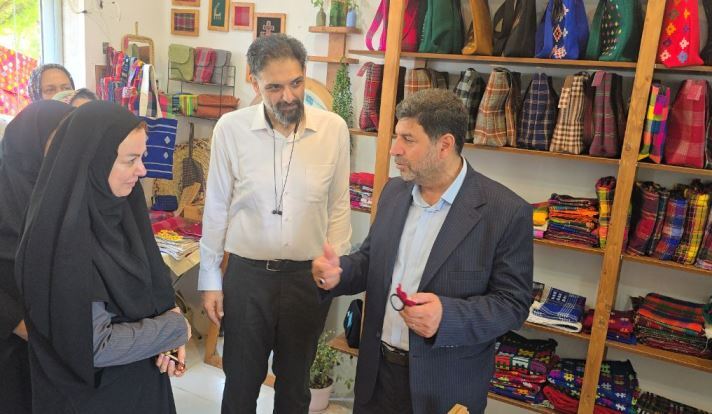 افتتاح دو واحد تولید و عرضه صنایع دستی در روستای جهانی چادر شب بافی ایران افتتاح دو واحد تولید و عرضه صنایع دستی در روستای جهانی چادر شب بافی ایران