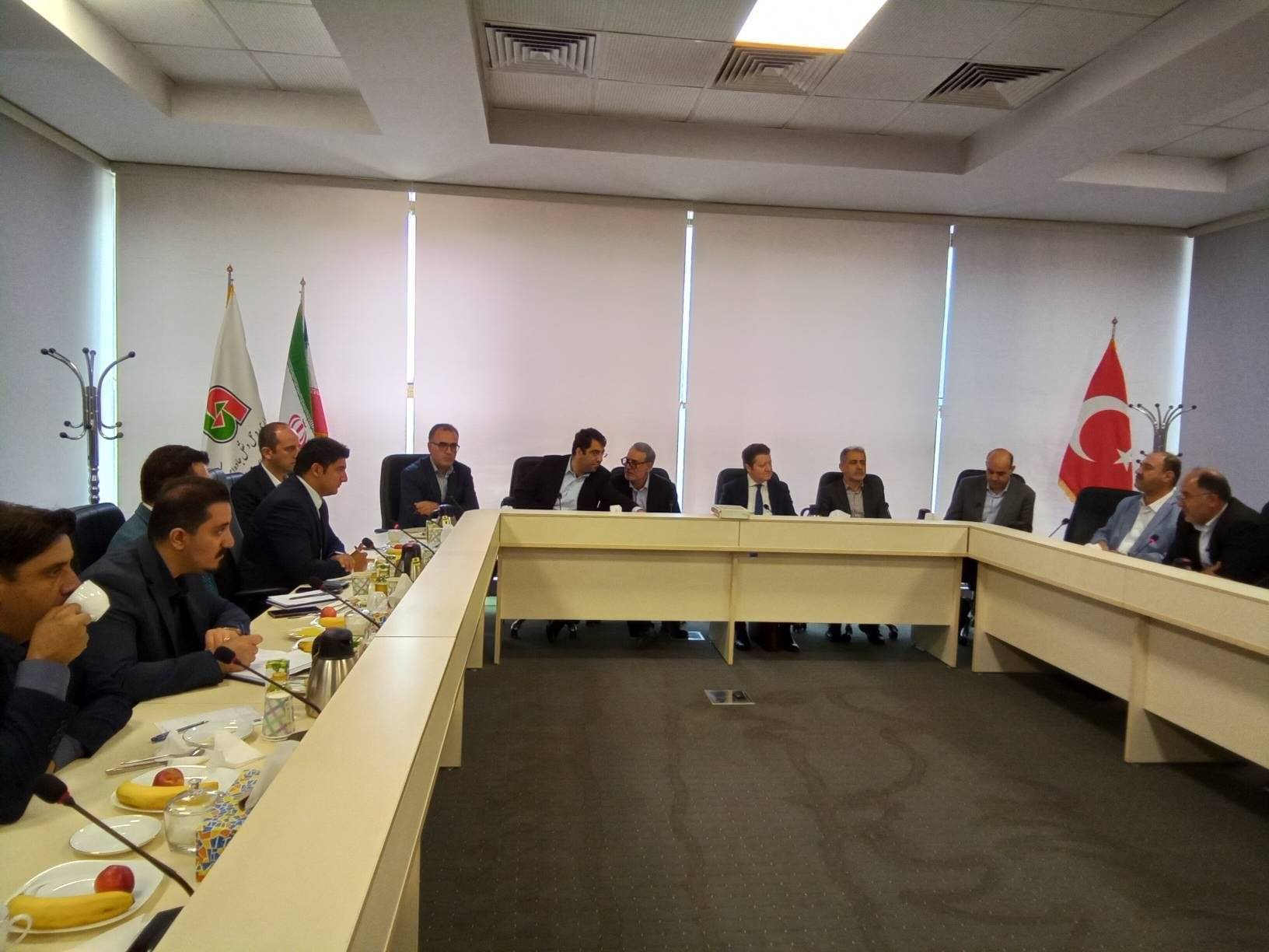 نشست مشترک مسئولان حملونقل ایران و ترکیه در پایانه مرزی سروی ارومیه نشست مشترک مسئولان حملونقل ایران و ترکیه در پایانه مرزی سروی ارومیه