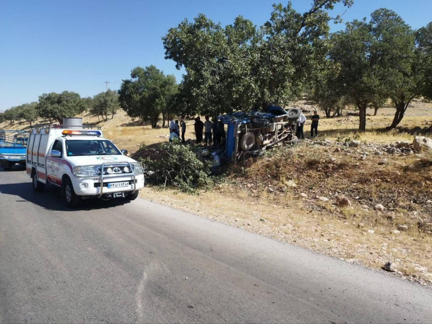 واژگونی نیسان در جاده کازرون به شیراز با ۲ جان باخته واژگونی نیسان در جاده کازرون به شیراز با ۲ جان باخته