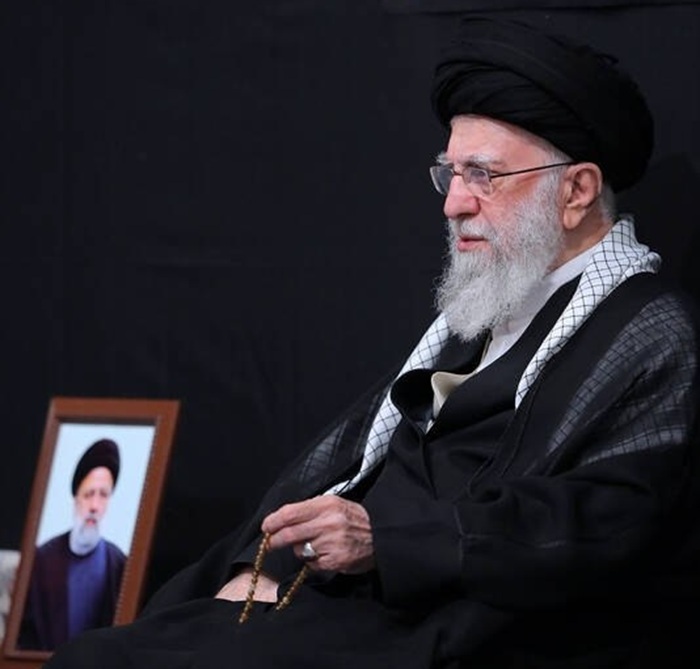 آقای روضه خوان! به غمت گریه می کنیم ... آقای روضه خوان! به غمت گریه می کنیم ...