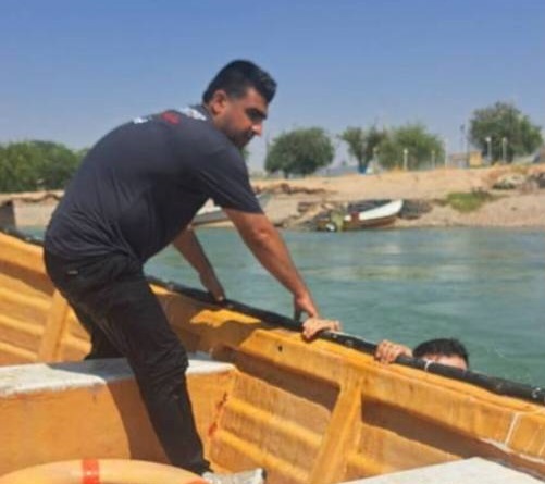 نجات دو جوان دچار غرق شدگی در رودخانه کارون شهرستان شوشتر نجات دو جوان دچار غرق شدگی در رودخانه کارون شهرستان شوشتر